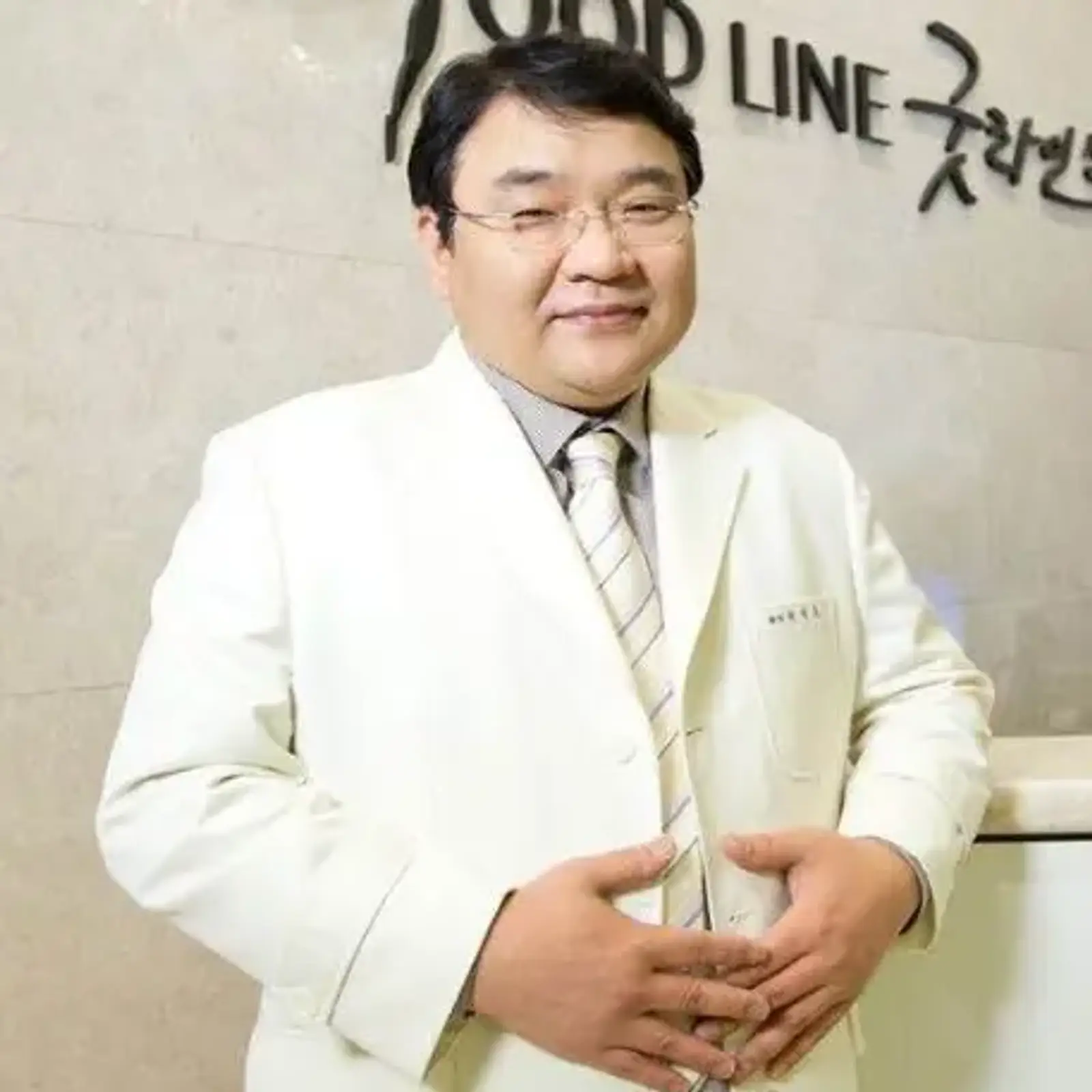 Dr. Choi Deokho, Medical Director · Plastic surgery specialist