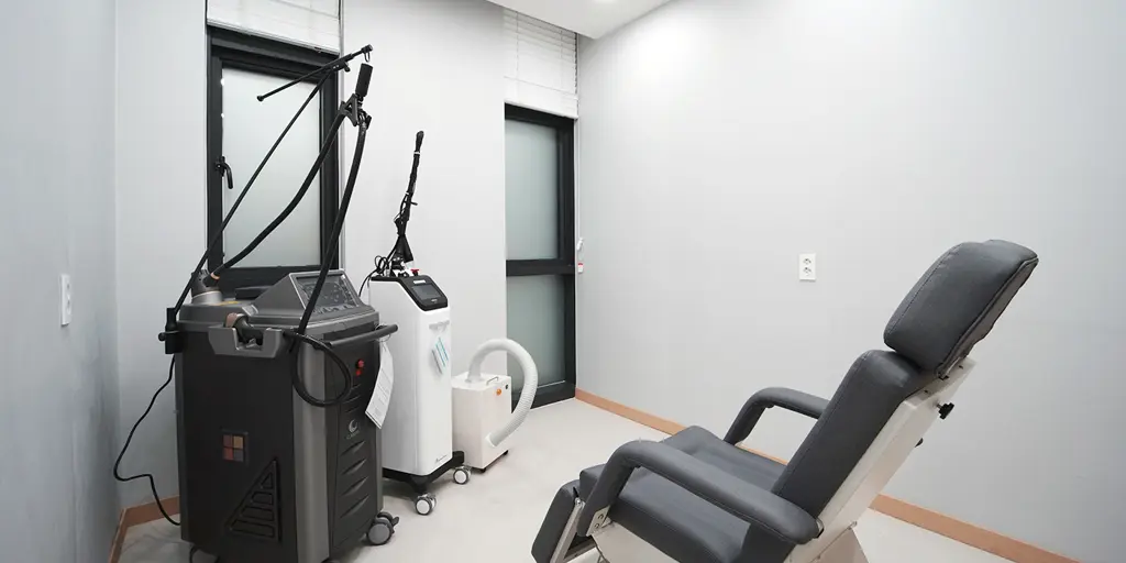 JNB Clinic: Aesthetic treatment room