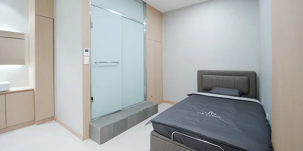 JNB Clinic: Private treatment room